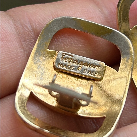 🖤VTG Salvatore Ferragamo Vara Gold Tone Clip-On Earrings - Picture 10 of 15